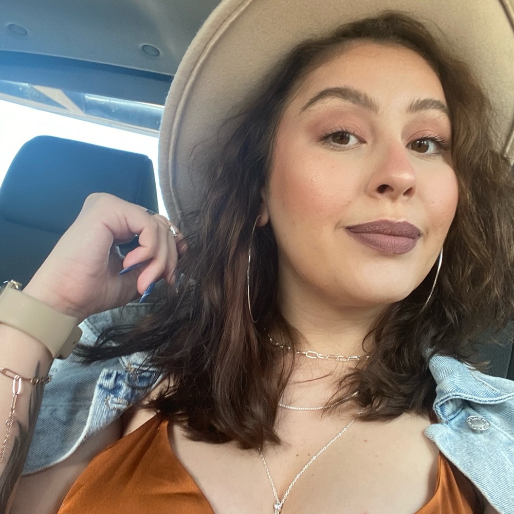 Meet your Posher, Daniella